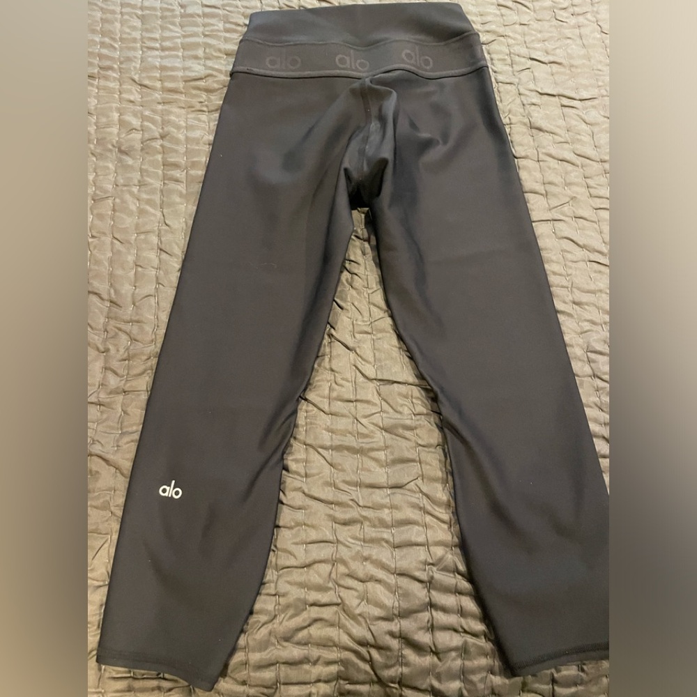 Alo capri black leggings. Like NEW!! Wore a couple times